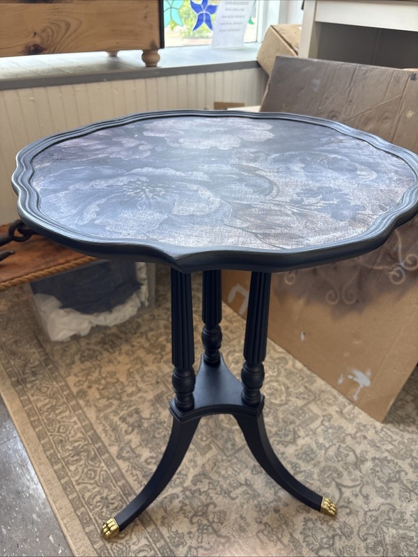 Antique Duncan Phyfe Mahogany Serpentine Pie Crust Pedestal Tea Table Stand
