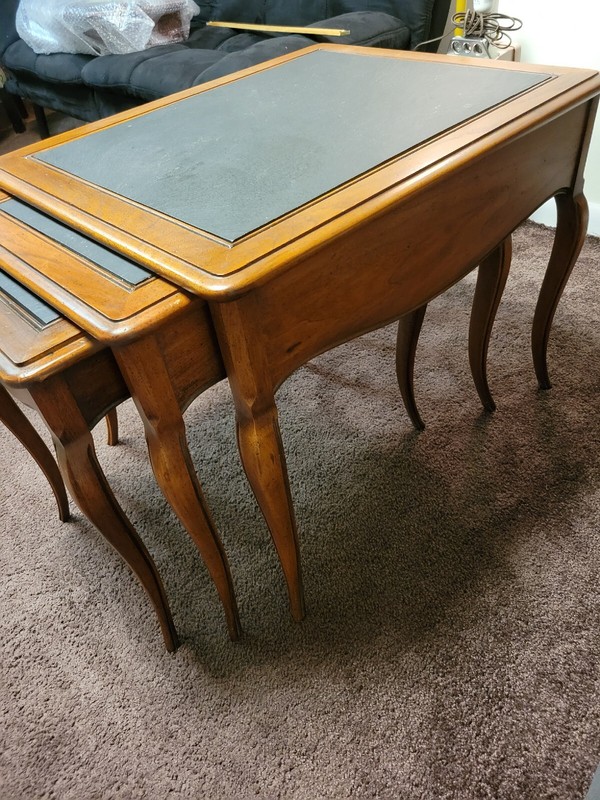 Vintage Hekman Nesting End Tables. Beautiful Condition! gallery