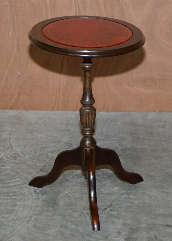 VINTAGE MAHOGANY OXBLOOD TRIPOD SIDE END LAMP WINE TABLE HAND MADE IN ENGLAND gallery