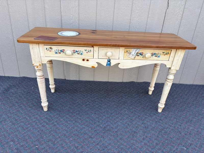 67858 Ethan Allen Country Style Console Table with Floral Accents