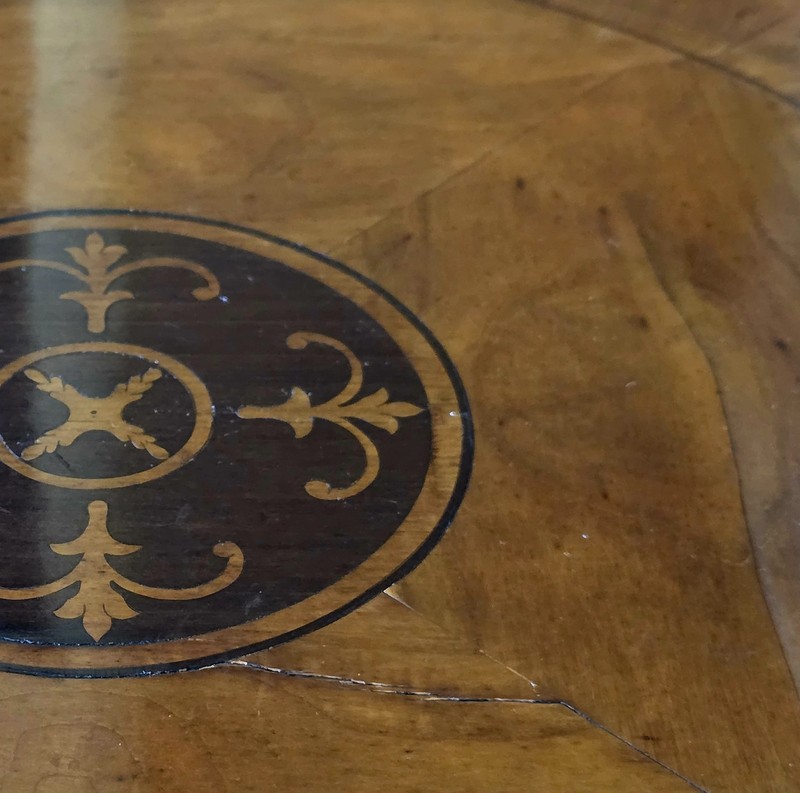 Vintage Side Table, Round Veneered Top w/Radial wood Grain And Inlaid Medallion gallery