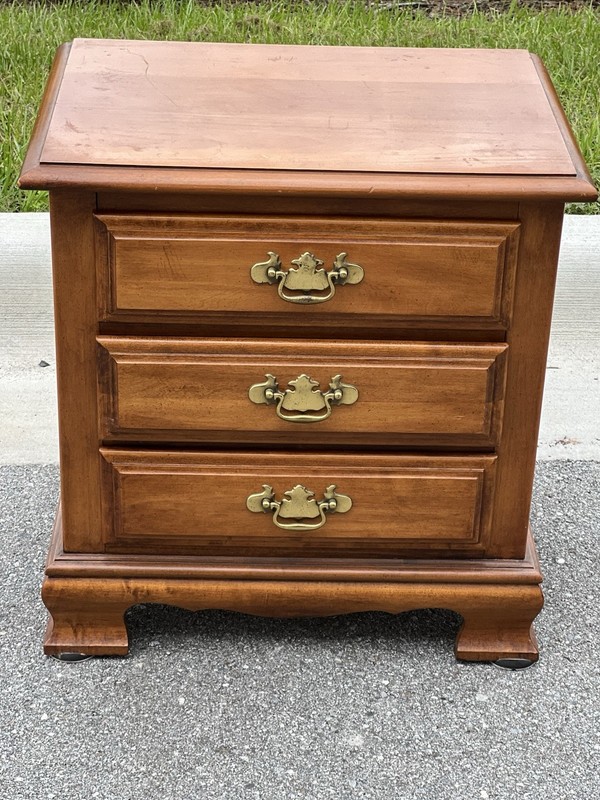 Vintage Dixie Furniture Saybrook Maple Night Stand End Table w/ Three Drawers