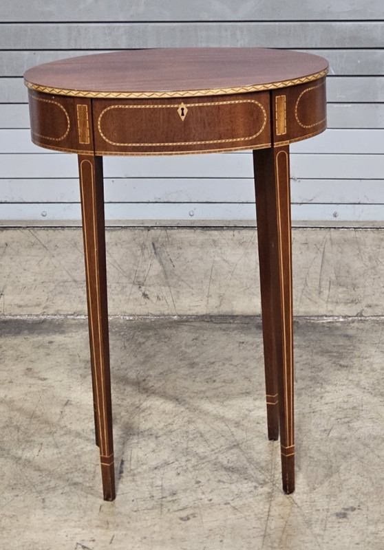 Baker Colonial Williamsburg Federal Style Mahogany Oval Inlaid Side Table Rare gallery