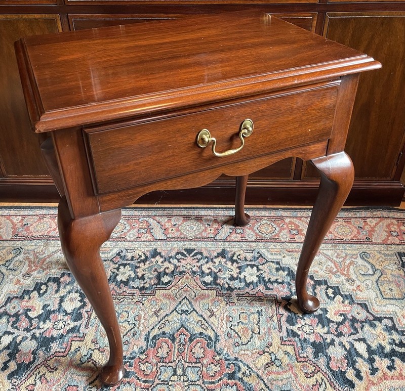 Henkel Harris Mahogany Queen Anne Night Stand or Side Table Finish 29
