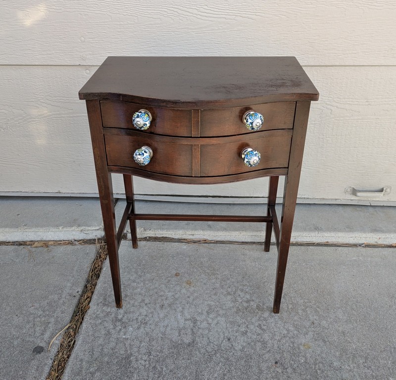 Vintage Chippendale Style Mahogany Wood 2-Drawer Serpentine Table Federal G59
