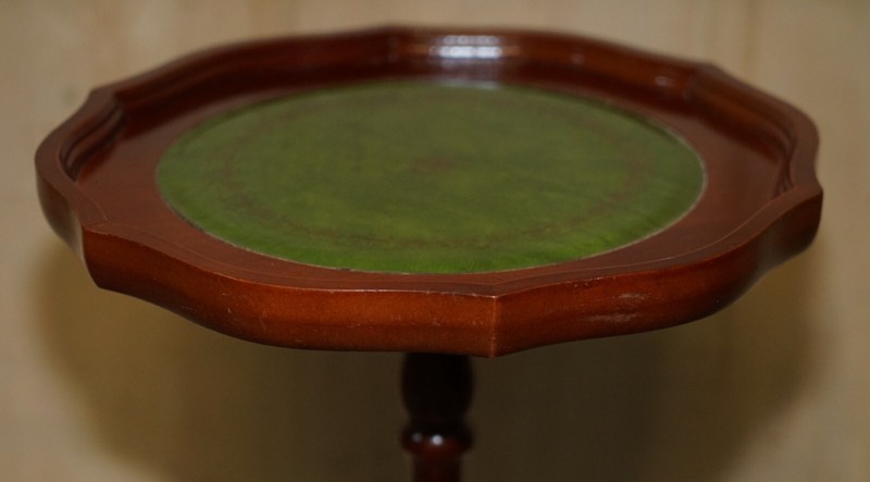 LARGE VINTAGE BEECH PIE CRUST EDGE GREEN LEATHER TRIPOD SIDE END LAMP WINE TABLE gallery