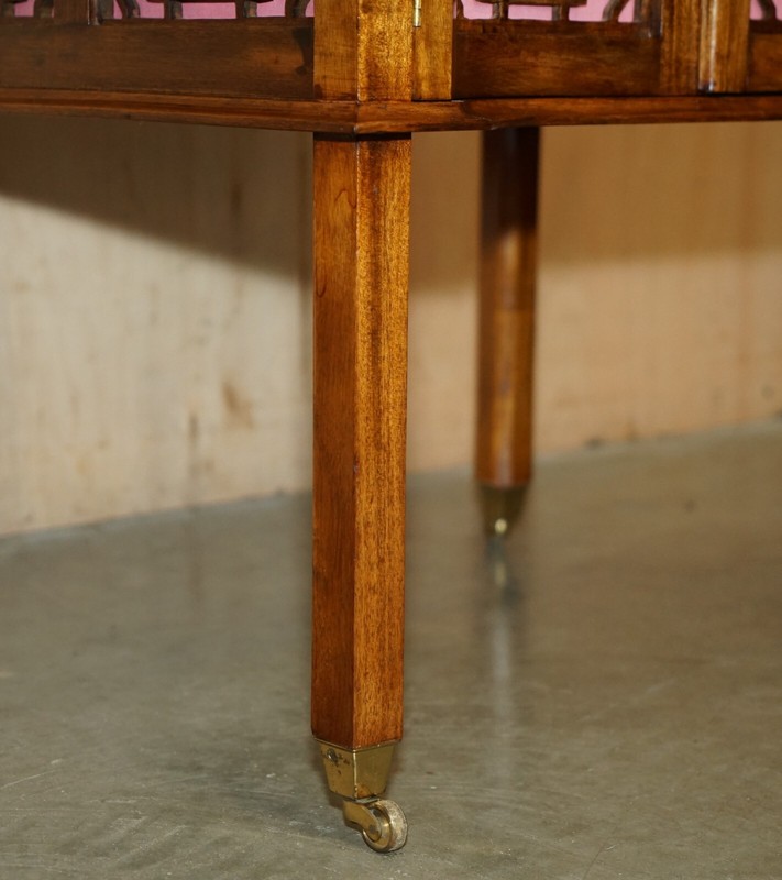 COLLECTABLE ANTIQUE THOMAS CHIPPENDALE BREAKFAST SUPPER MAHOGANY WALNUT TABLE gallery