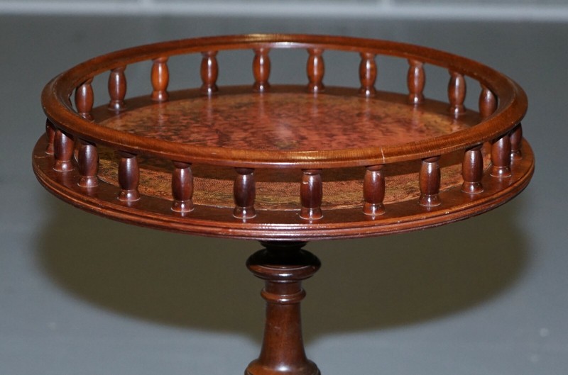 VINTAGE MAHOGANY WITH BROWN LEATHER TOP GALLERY RAIL SIDE END LAMP WINE TABLE gallery
