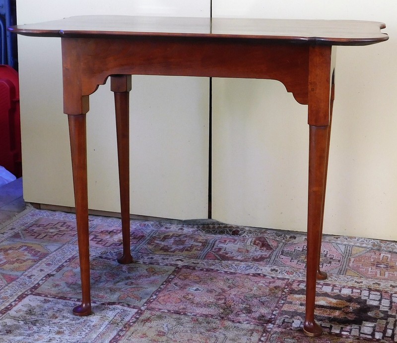 Eldred Wheeler Queen Anne Style Maple Beautiful Tea Table gallery