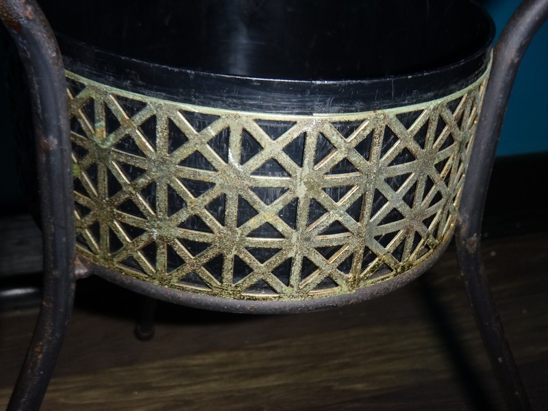 Vtg 1950s Black & Gold Metal Mesh Tripod Side Table W/ Glass Top & Planter 23" H gallery