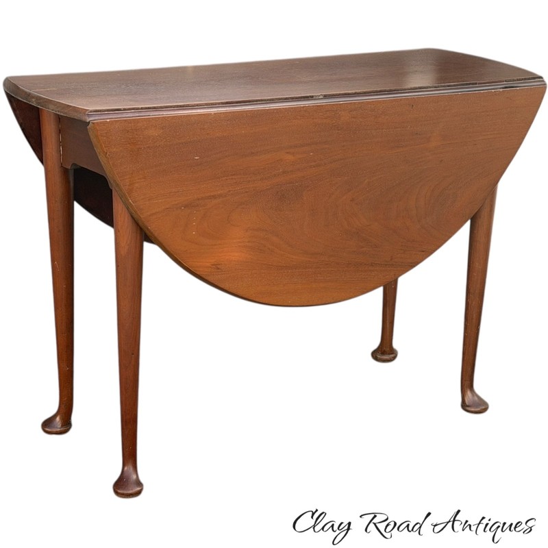 Antique Queen Anne dining table 18th 1760 period usable walnut original round gallery