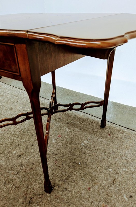 VINTAGE DREXEL HERITAGE CHIPPENDALE FLIP-TOP MAHOGANY TABLE gallery