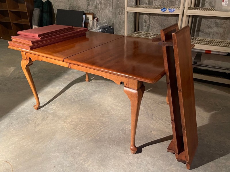 Vintage Queen Anne Style Extension Dining Table gallery