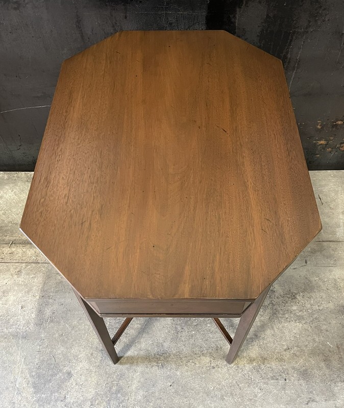 Vintage Kittinger Mahogany End Table; Stretchers & Display Platform; Mint gallery
