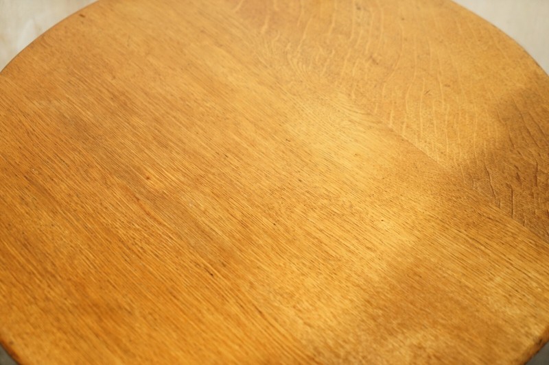 LOVELY CIRCA 1900 ENGLISH OAK SIDE TABLE WITH TURNED LEGS AND A NICE RICH PATINA gallery