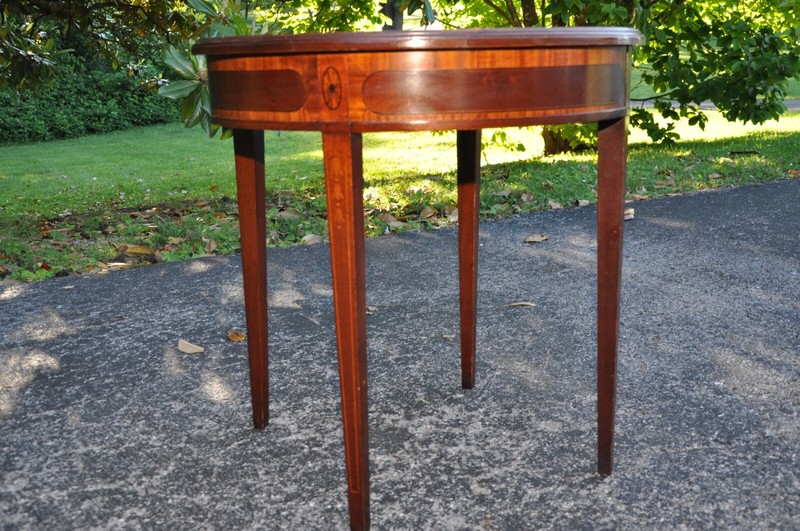 Federal Style Round Table with Inlay and Parquetry Top