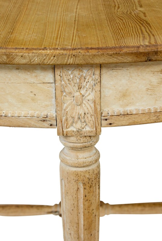 19TH CENTURY CIRCULAR SCANDINAVIAN PINE DINING TABLE gallery