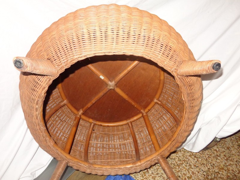 VINTAGE HAND WOVEN WICKER TABLE 28 in DIAMETER 17 in TALL 21 in DIAMETER TOP gallery