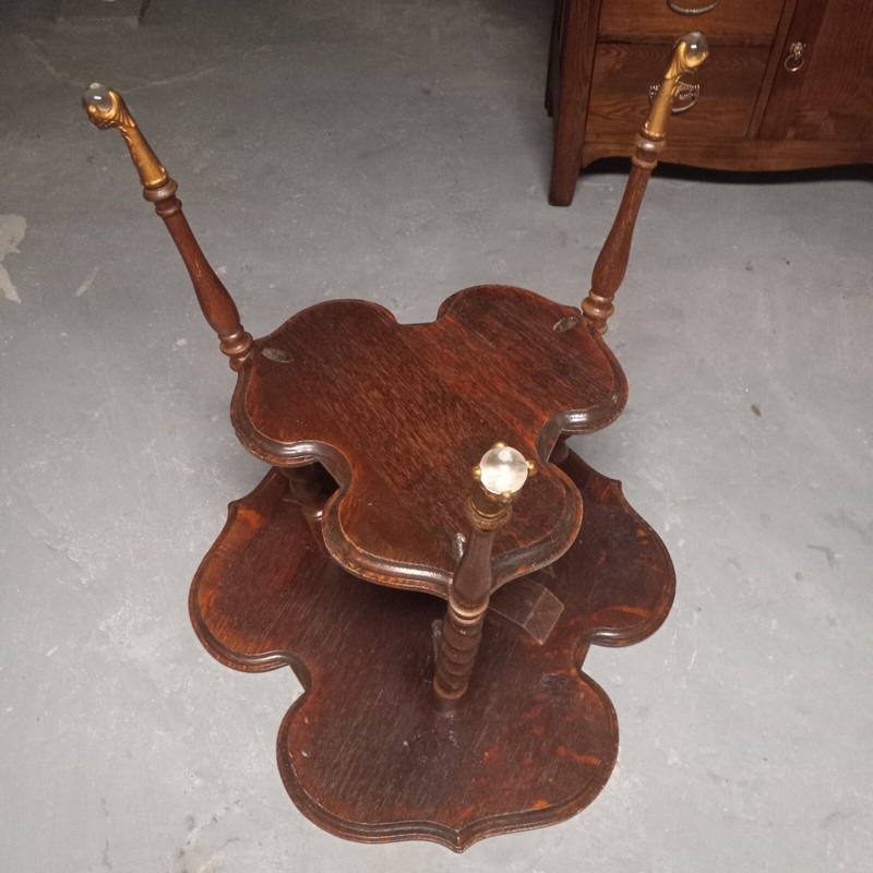 18th Century Tiger Oak Cloverleaf Garden Table, Face with Glass feet gallery