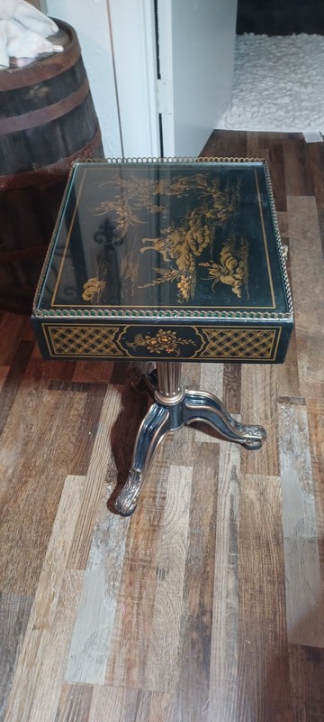 RARE FIND 1960s Drexel Heritage Et Cetera chinoiserie side table, black and gold gallery