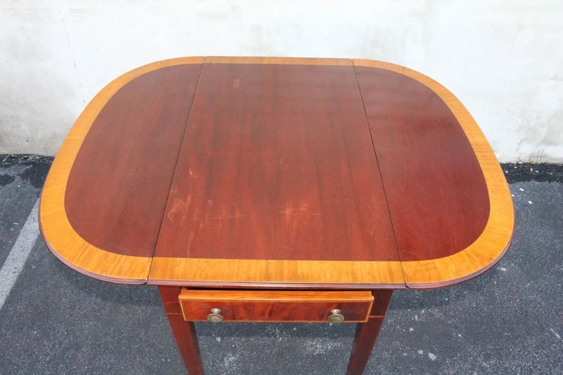 Great English Hepplewhite Mahogany Pembroke Table with Satinwood Banding c. 1940 gallery