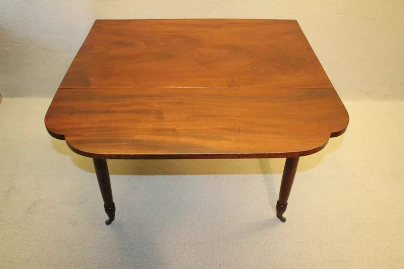 19th C. Federal American Solid Mahogany Drop Leaf Breakfast Sofa Table gallery