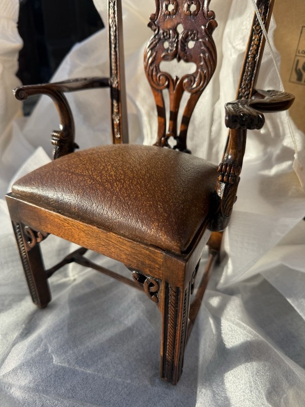 FINE NOS GEORGE III FLAWLESS MINIATURE THEODORE ALEXANDER HAND CARVED CHAIR gallery