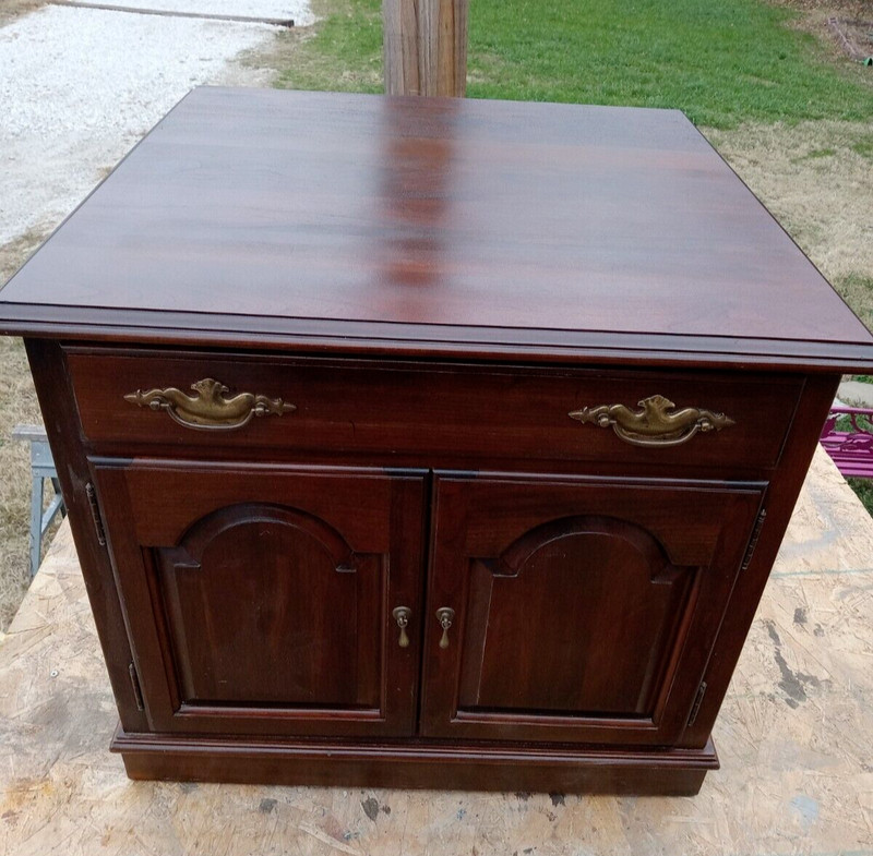 Mid Century Cherry Ethan Allen End Table (JLC-ET324) (EA-29)
