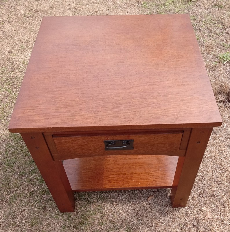 Quarter Sawn Oak Veneer Side Table / End Table (ET711)