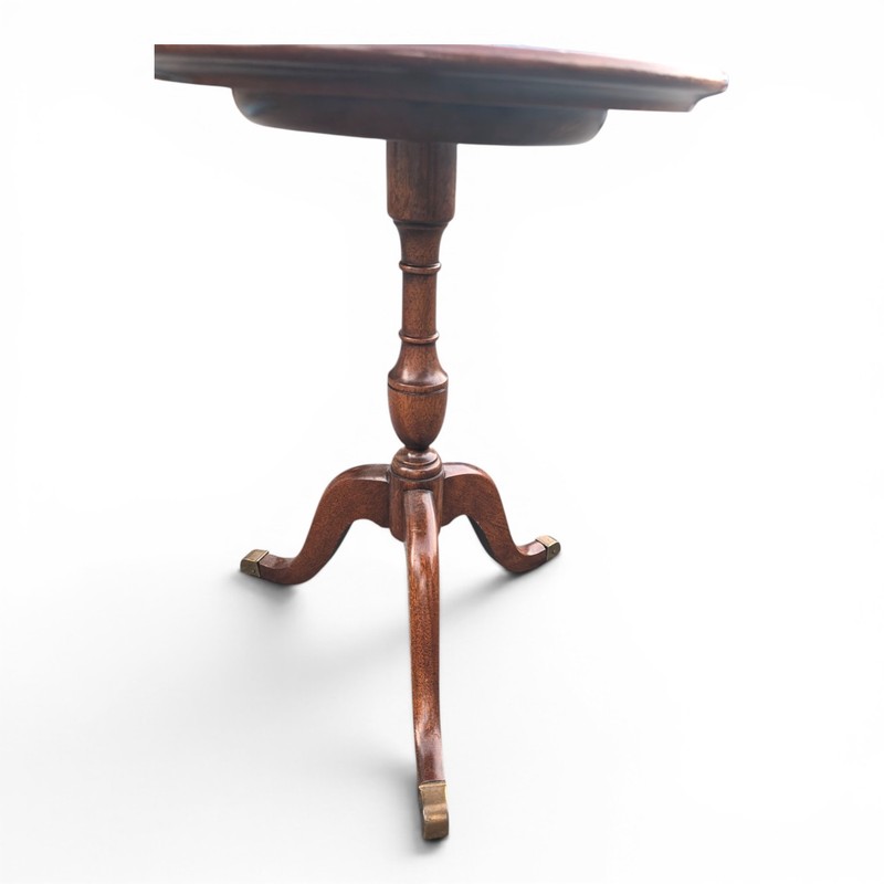 Vintage Georgian Embossed Leather Top Mahogany Round Side Table Columbia Mfg gallery
