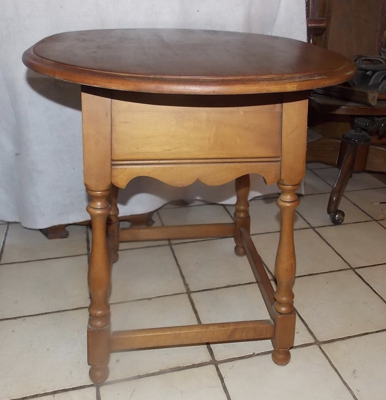 Mid Century Oval Maple End Table / Side Table by Drexel (ET13) gallery