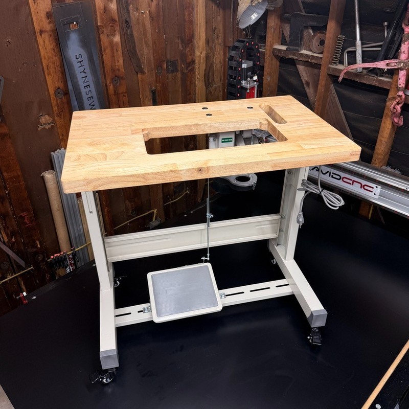 SINGER 114W103 BUTCHER BLOCK TABLE , STAND , 750W SERVO MOTOR COMPLETE SETUP