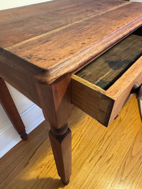 Antique Sheraton-style Solid Cherry One-drawer Stand With Tapered Legs gallery