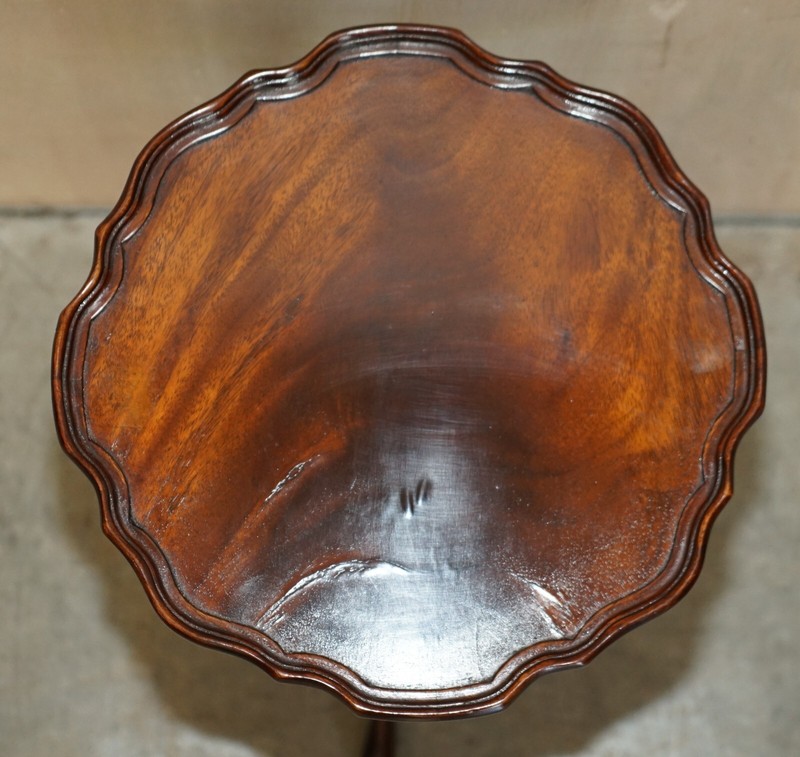 VINTAGE MAHOGANY CARVED LEGS PIE CRUST EDGE TRIPOD LAMP SIDE END WINE TABLE gallery
