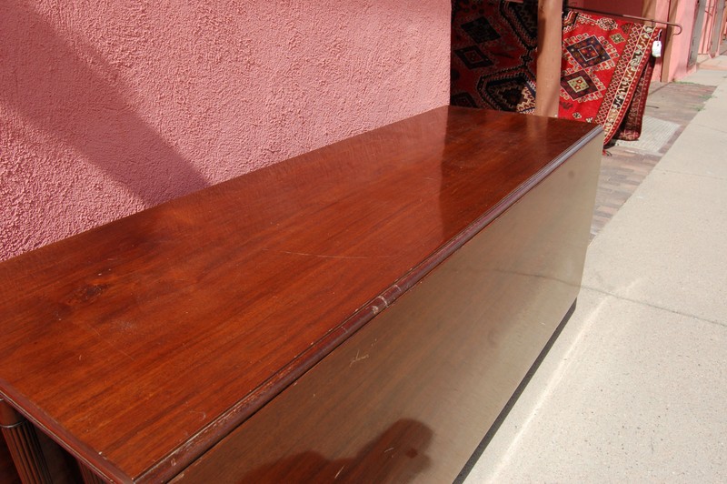 LARGE AMERICAN SHERATON WALNUT DINING TABLE c. 1810 gallery