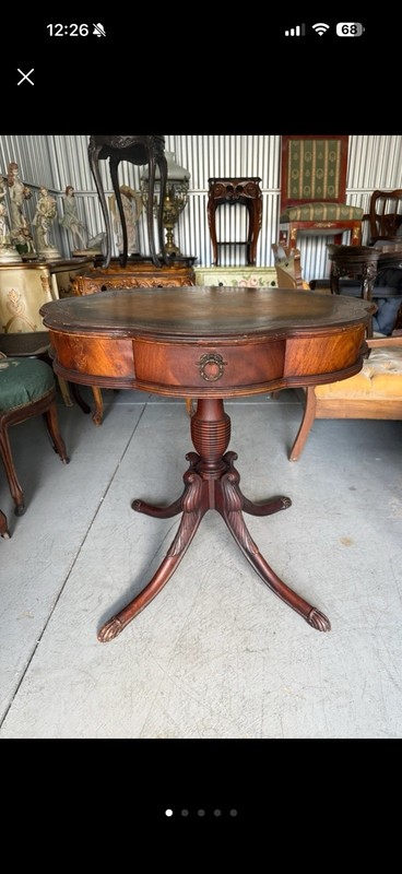 Mahogany drum table with leather top in Georgian style