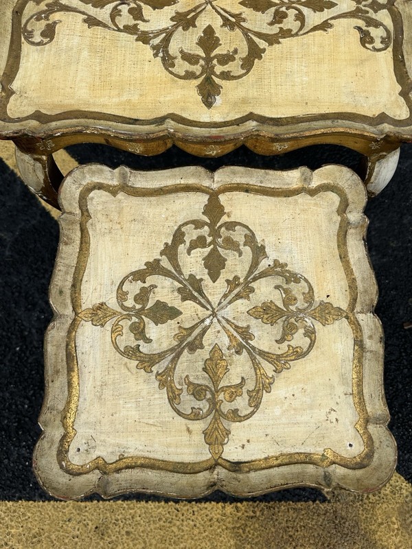 SET OF THREE FLORENTINE ITALIAN GOLD GILT WOODEN TABLES NESTING gallery