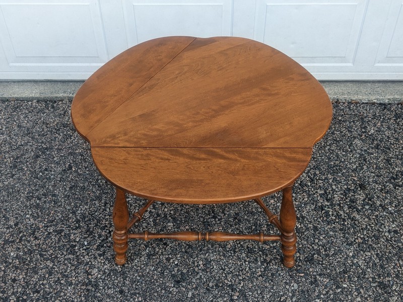 Ethan Allen Early American Corner Table, Maple & Birch, 2 Drop Leaves, 10-8547