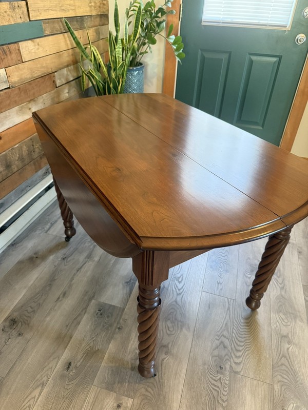 Antique Federal Style Cherry Expandable Drop-Leaf Dining Table gallery