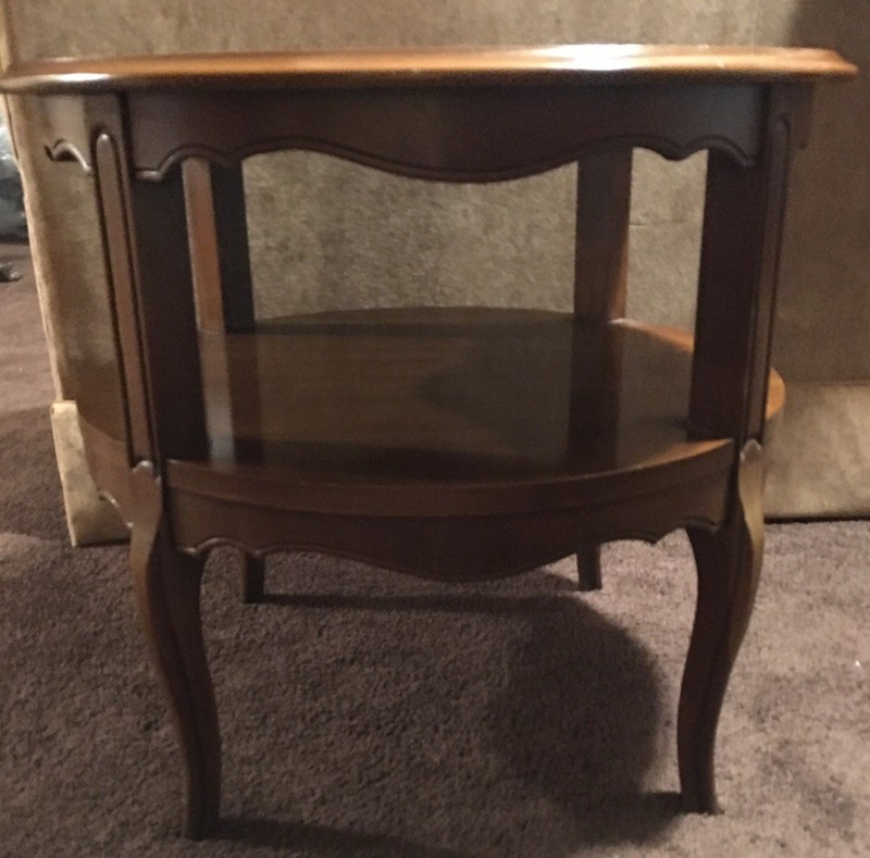 Vintage 26”Round Two Tier Medium Maple Accent End Table Etched Scalloped Detail