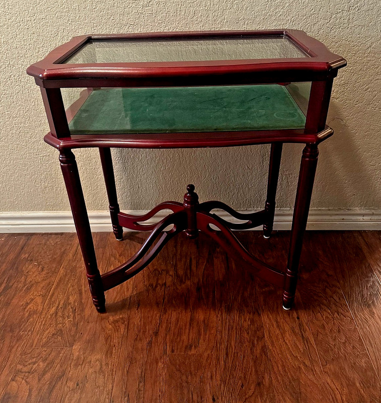 VINTAGE QUEEN ANNE DISPLAY GLASS TOP CURIO TABLE HINGED-LID GREEN VELVET