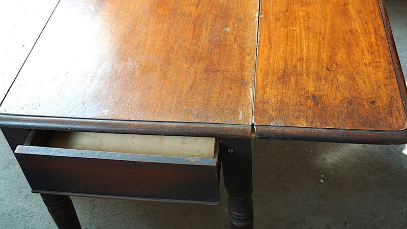 Handmade Edwardian Sutherland Table, 1901, cm. 102 x 91 (open), cm. 46 x 91.... gallery