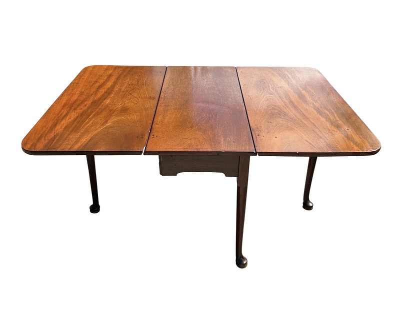 18TH CENTURY QUEEN ANNE BOSTON MAHOGANY DROPLEAF DINING TABLE CIRCA 1760 - 1780 gallery