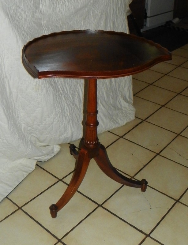 Mahogany Shield Lamp Table Entry Table (T315)