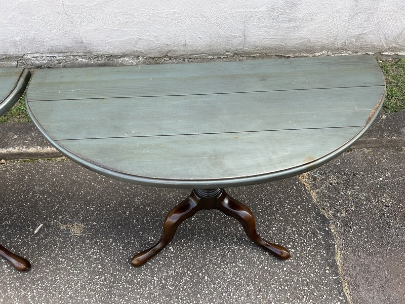 Pair Of Unique Hickory Chair Co. Queen Anne Style Mahogany And Painted Tables gallery