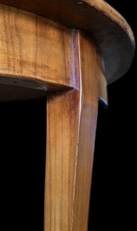 Vintage Side Table, Round Veneered Top w/Radial wood Grain And Inlaid Medallion gallery