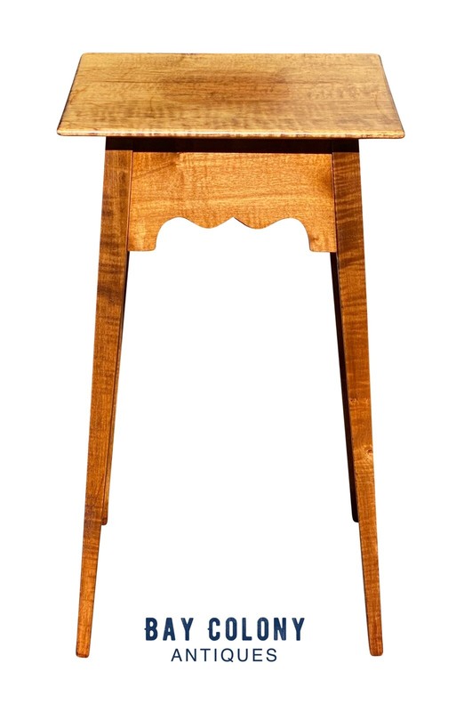 VINTAGE HEPPLEWHITE STYLE TIGER MAPLE SPLAYED LEG WORKTABLE / NIGHTSTAND