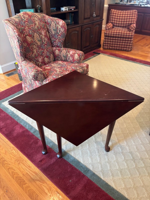 Vintage Queen Anne Style Handkerchief Gate Leg Table Drop Leaf Corner gallery