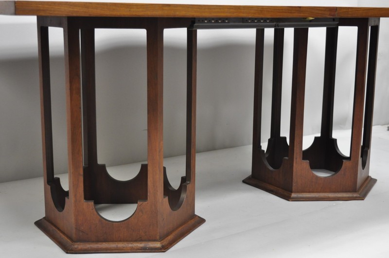 Harvey Probber Style Walnut Mid Century Modern Sculptural Pedestal Dining Table gallery