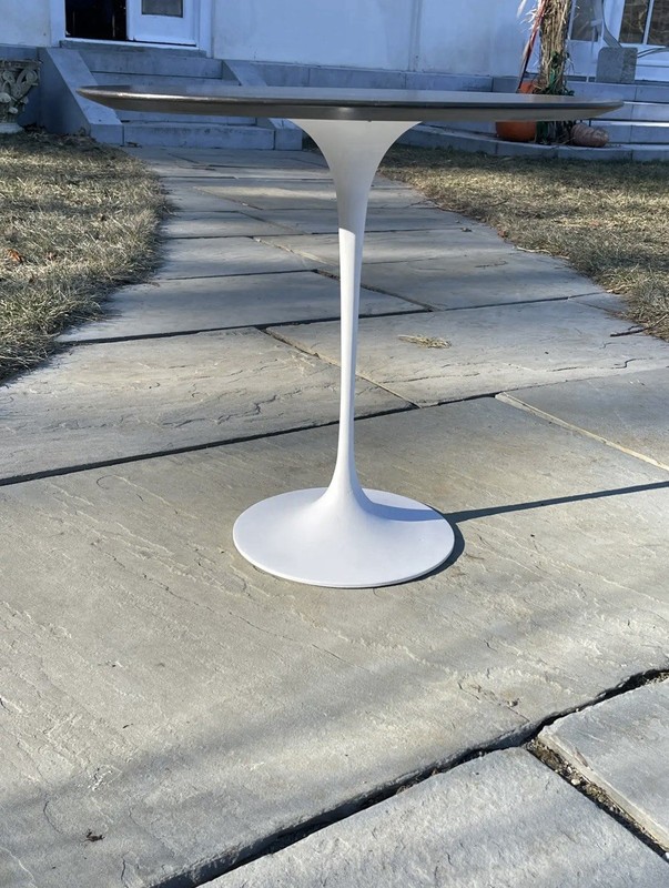 Mid-Century Modern Eero Saarinen for Knoll Tulip Side Table gallery
